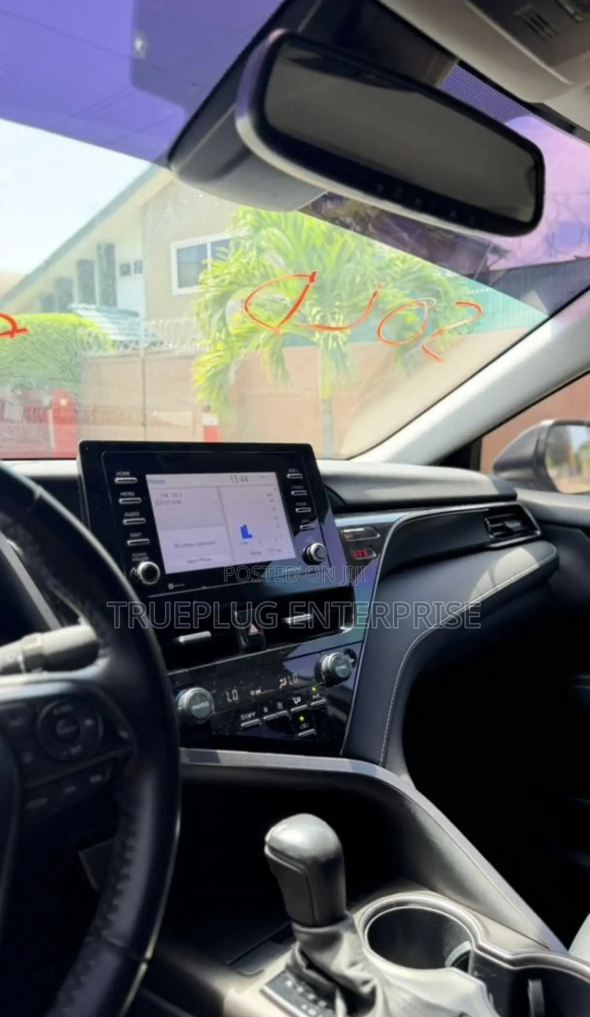 Toyota Camry SE 2022 Gray