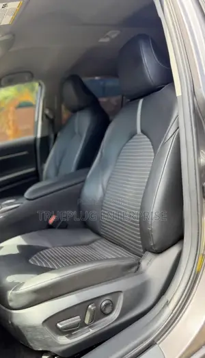 Toyota Camry SE 2022 Gray