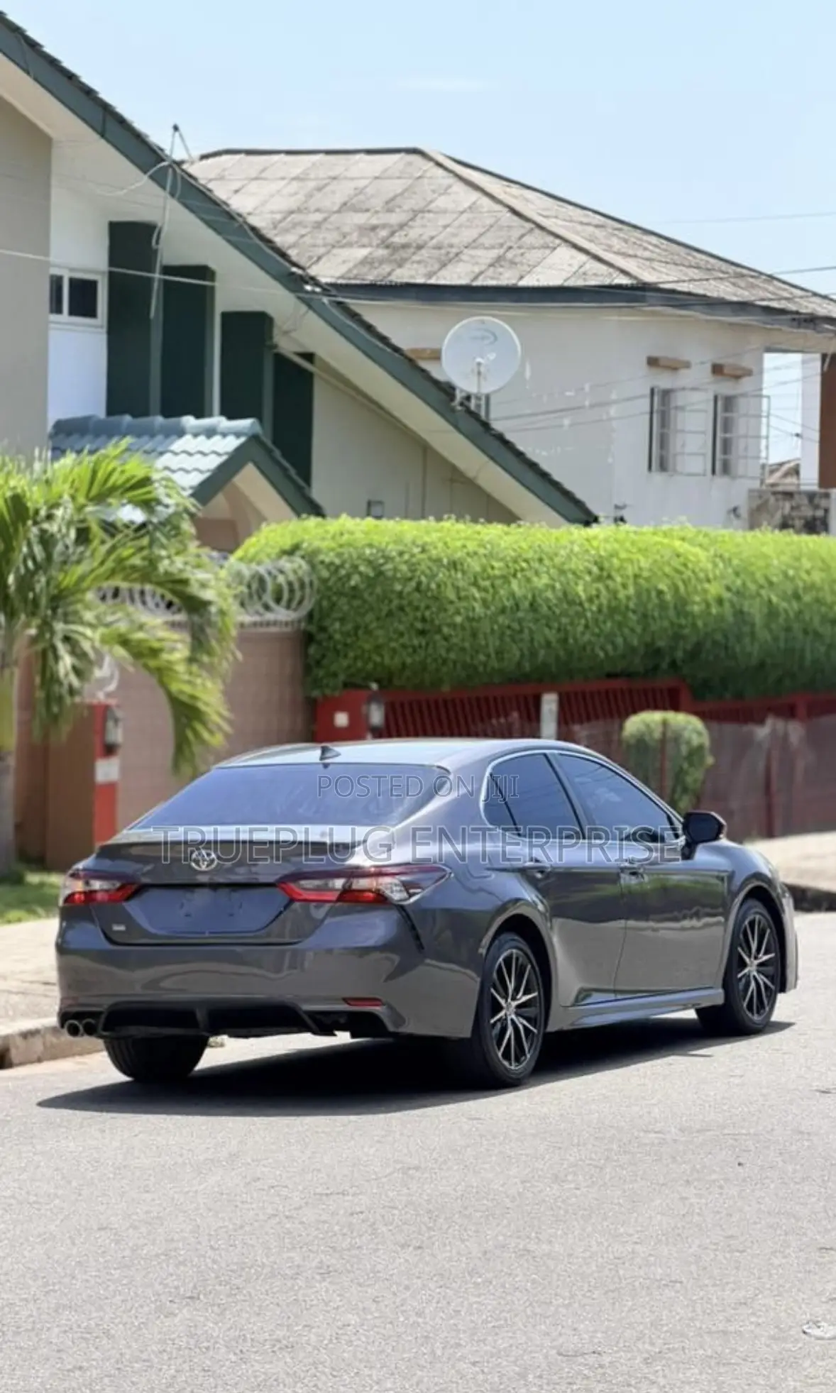 Toyota Camry SE 2022 Gray