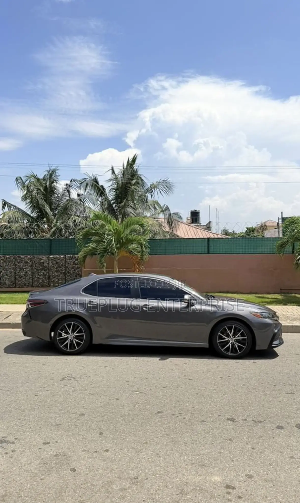 Toyota Camry SE 2022 Gray