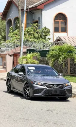 Toyota Camry SE 2022 Gray