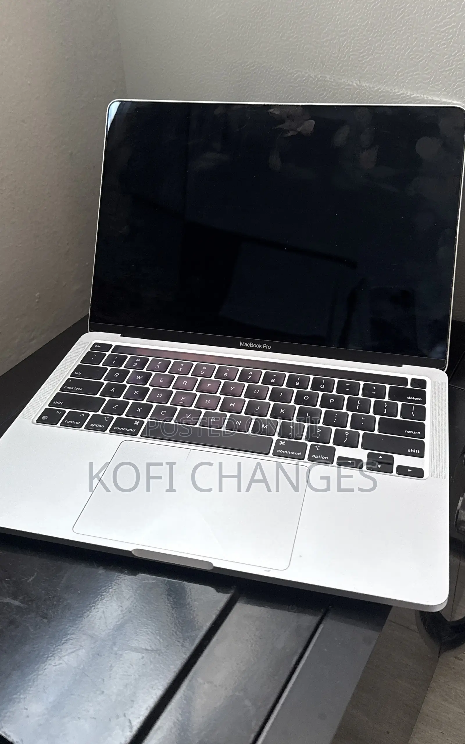 Laptop Apple MacBook Pro 2022 M2 8GB Apple M2 SSD 512GB