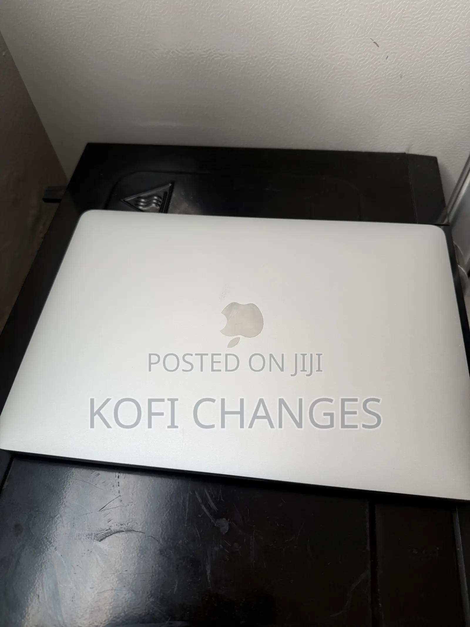 Laptop Apple MacBook Pro 2022 M2 8GB Apple M2 SSD 512GB