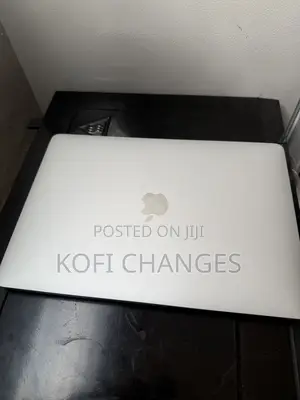 Laptop Apple MacBook Pro 2022 M2 8GB Apple M2 SSD 512GB