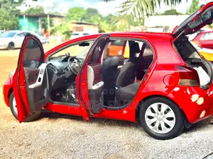 Toyota Yaris Base Sedan 4dr 2010 Red