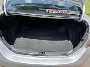 Toyota Corolla LE ECO Premium (1.8L 4cyl CVT) 2016 Silver