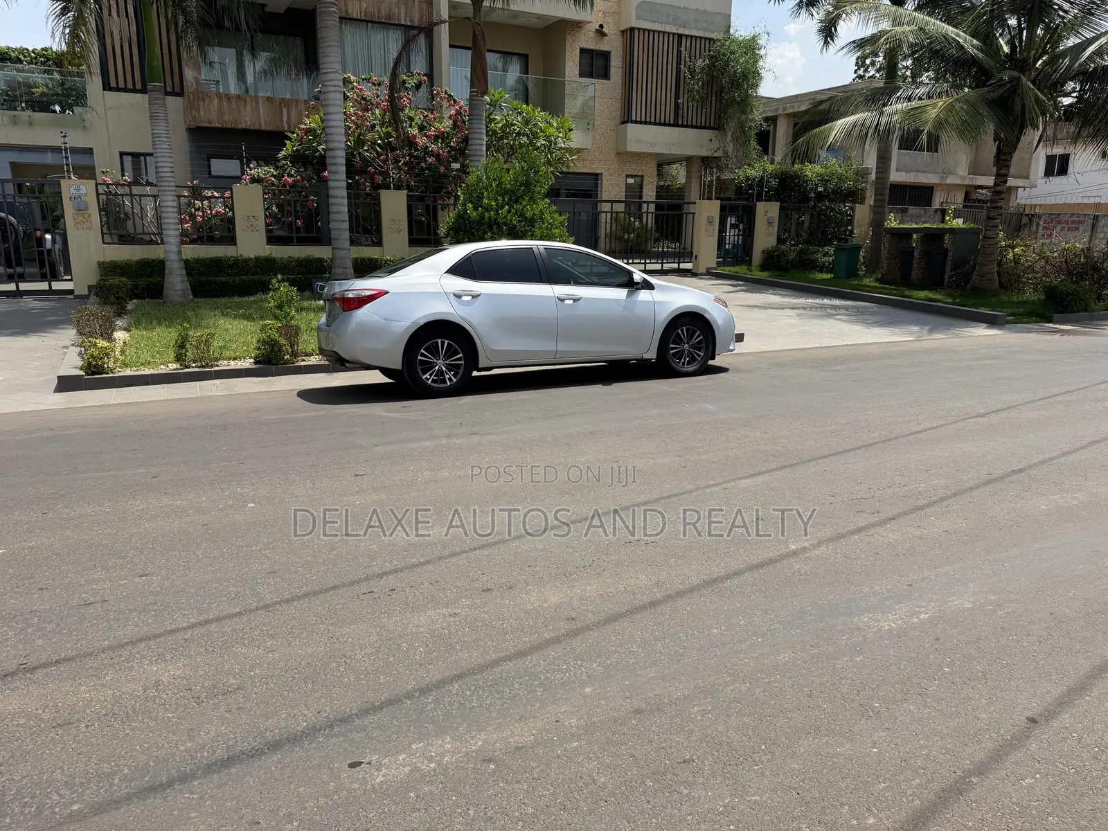 Toyota Corolla LE ECO Premium (1.8L 4cyl CVT) 2016 Silver