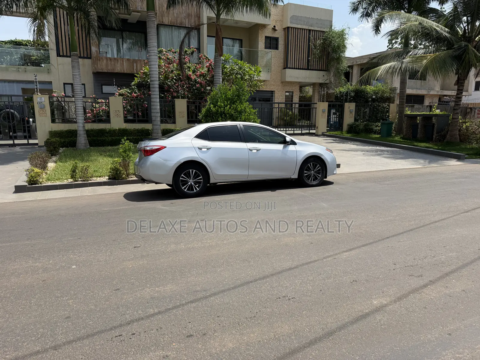 Toyota Corolla LE ECO Premium (1.8L 4cyl CVT) 2016 Silver