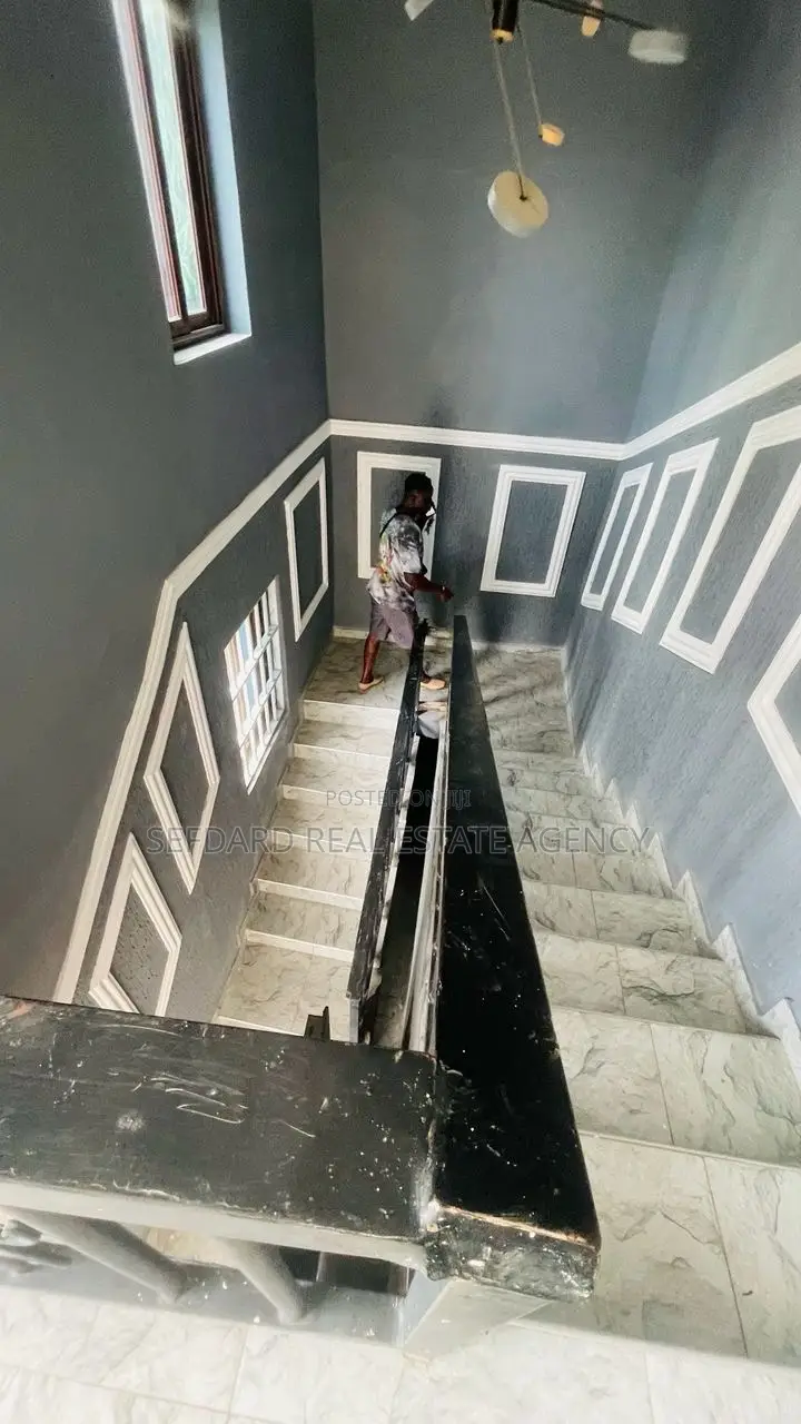 Furnished 6bdrm Duplex in Sefdard Properties, Ablekuma for sale
