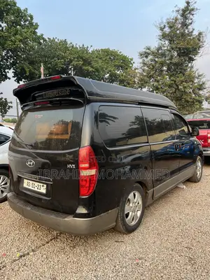 Hyundai H200 2012 Black