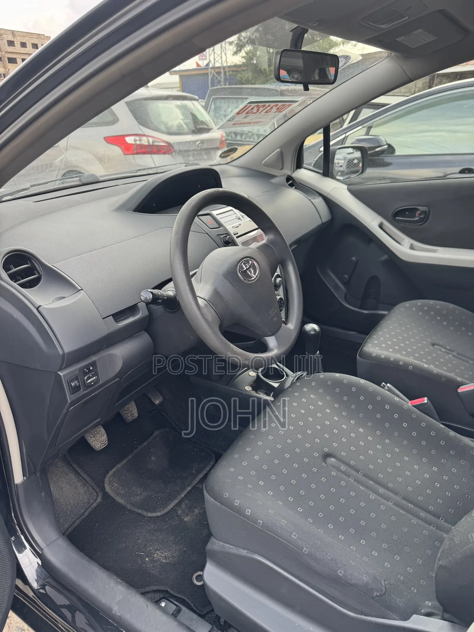 Toyota Yaris Base Hatchback 3dr 2010 Black