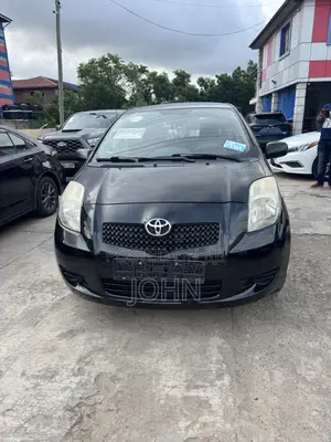 Toyota Yaris Base Hatchback 3dr 2010 Black