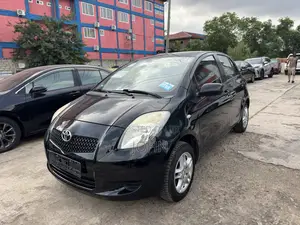 Toyota Yaris Base Hatchback 3dr 2010 Black