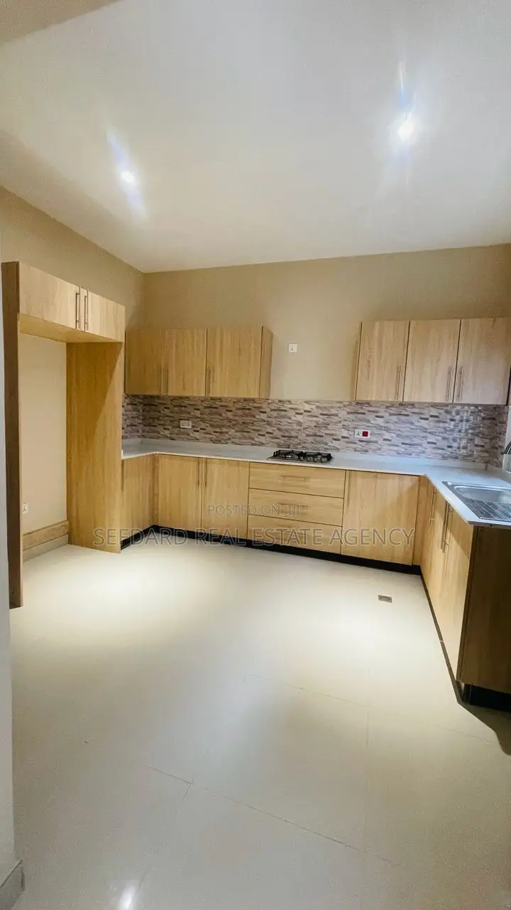 3bdrm House in Sefdard Properties, Pokuase for sale