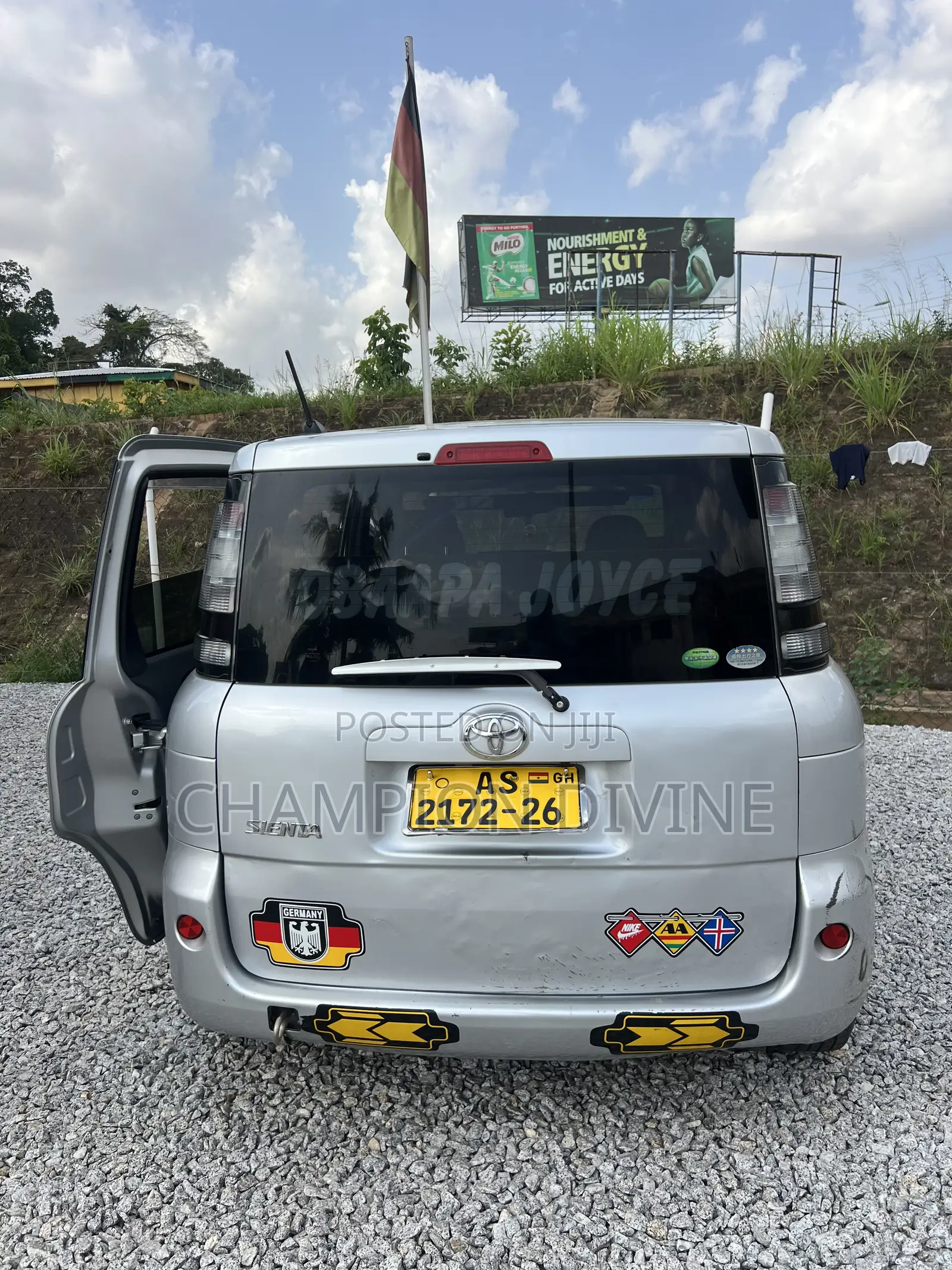 Toyota Sienta 2013 Silver