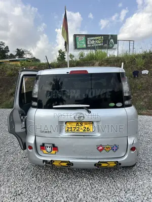 Toyota Sienta 2013 Silver