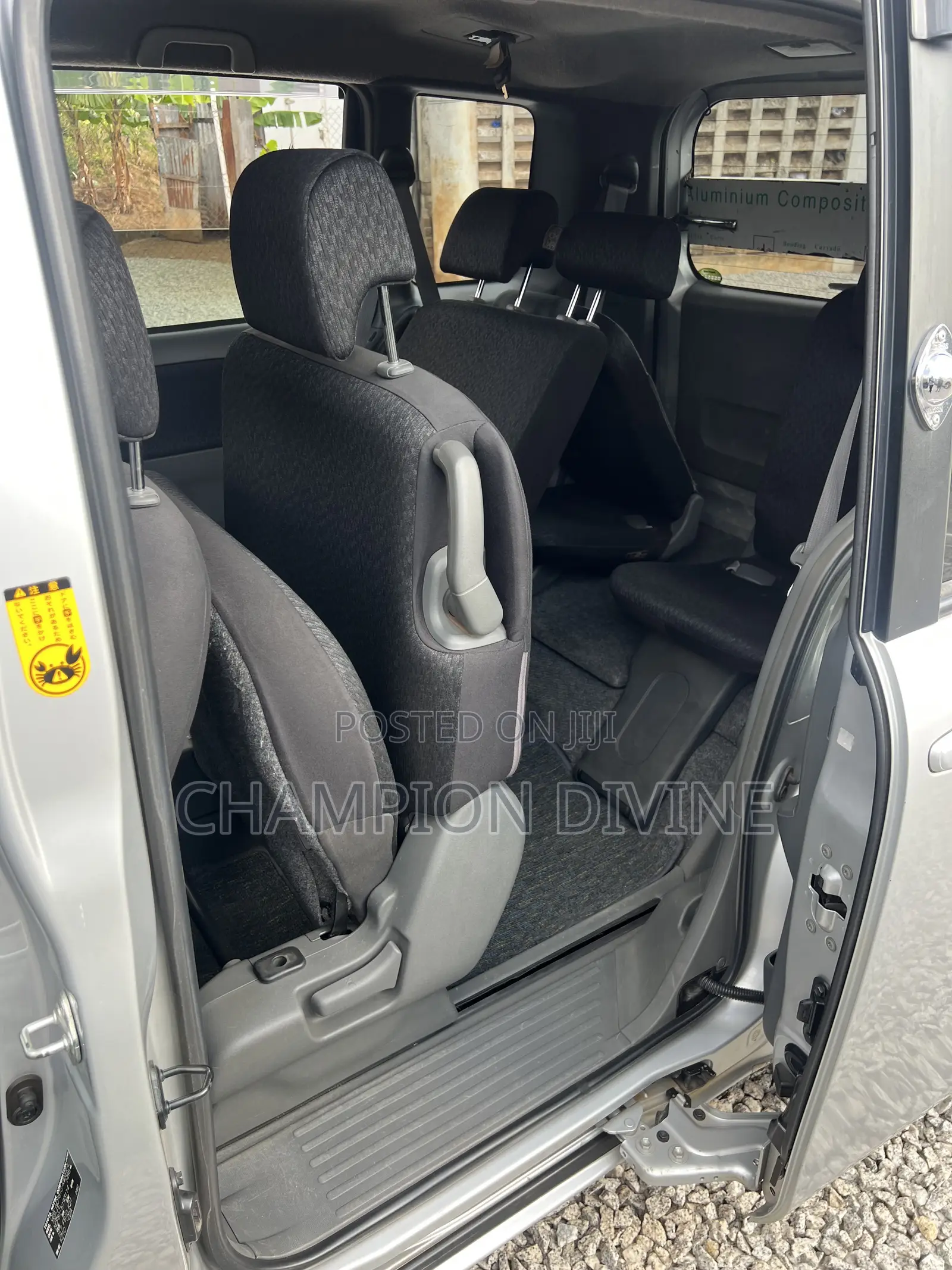 Toyota Sienta 2013 Silver