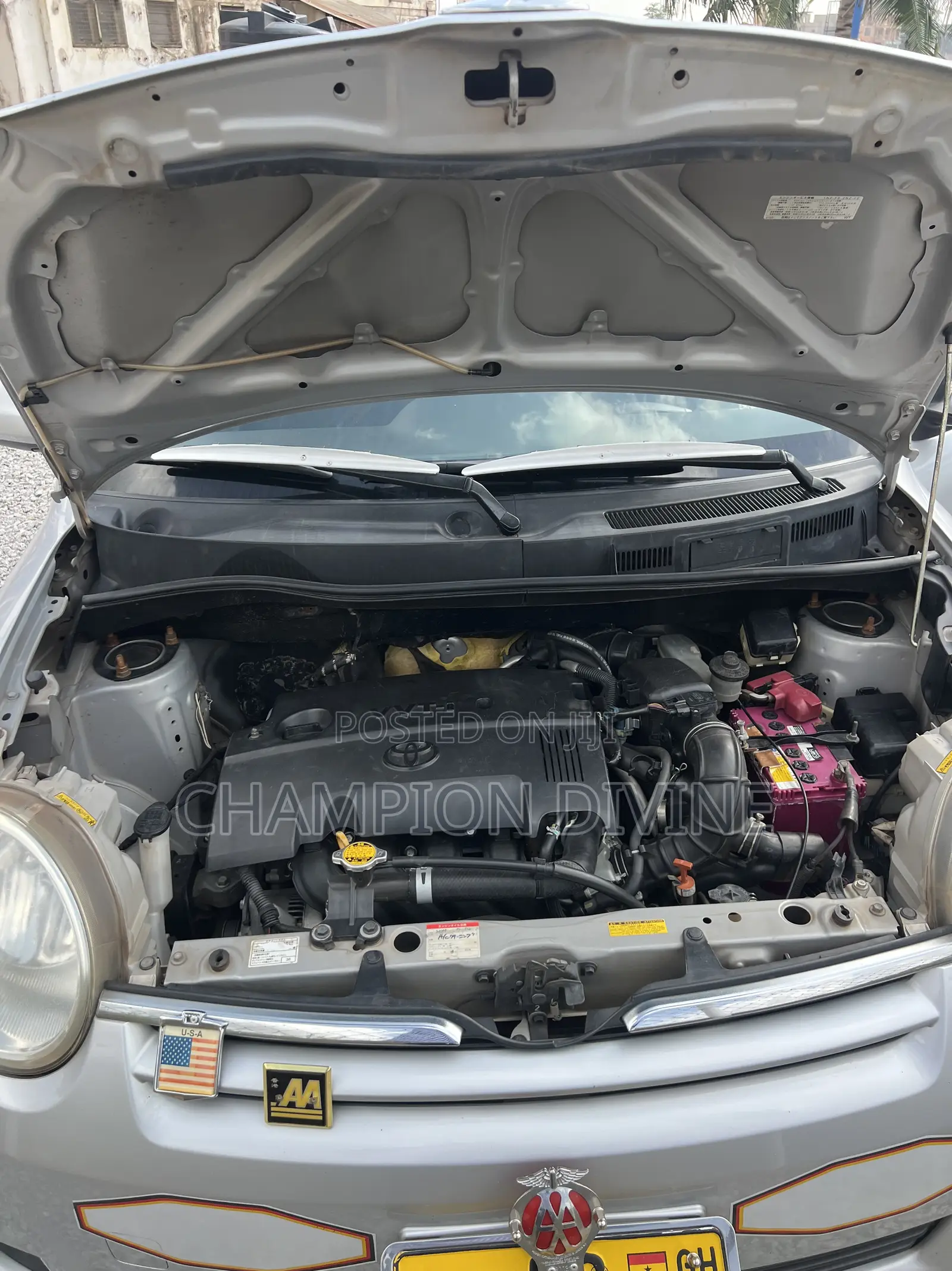Toyota Sienta 2013 Silver