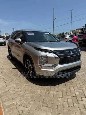 Mitsubishi Outlander SEL 2022 Silver