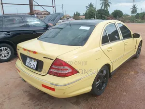 Mercedes-Benz C250 2010 Yellow