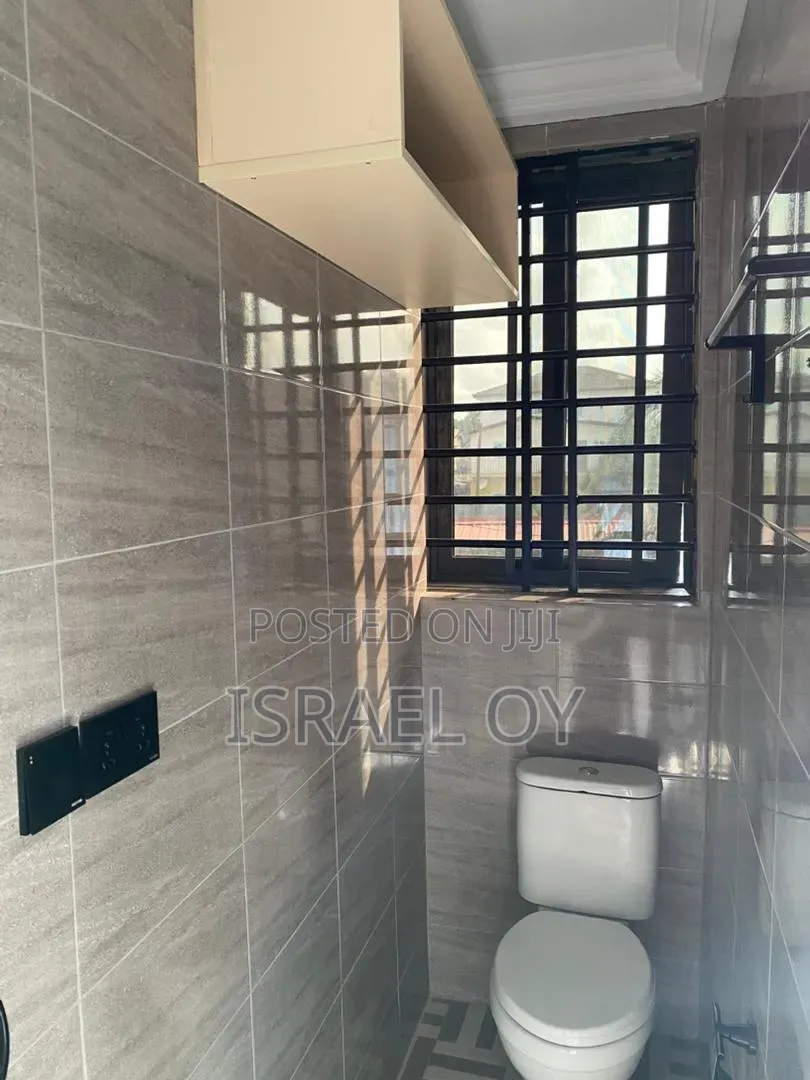 1bdrm Room & Parlour in Official Town for rent