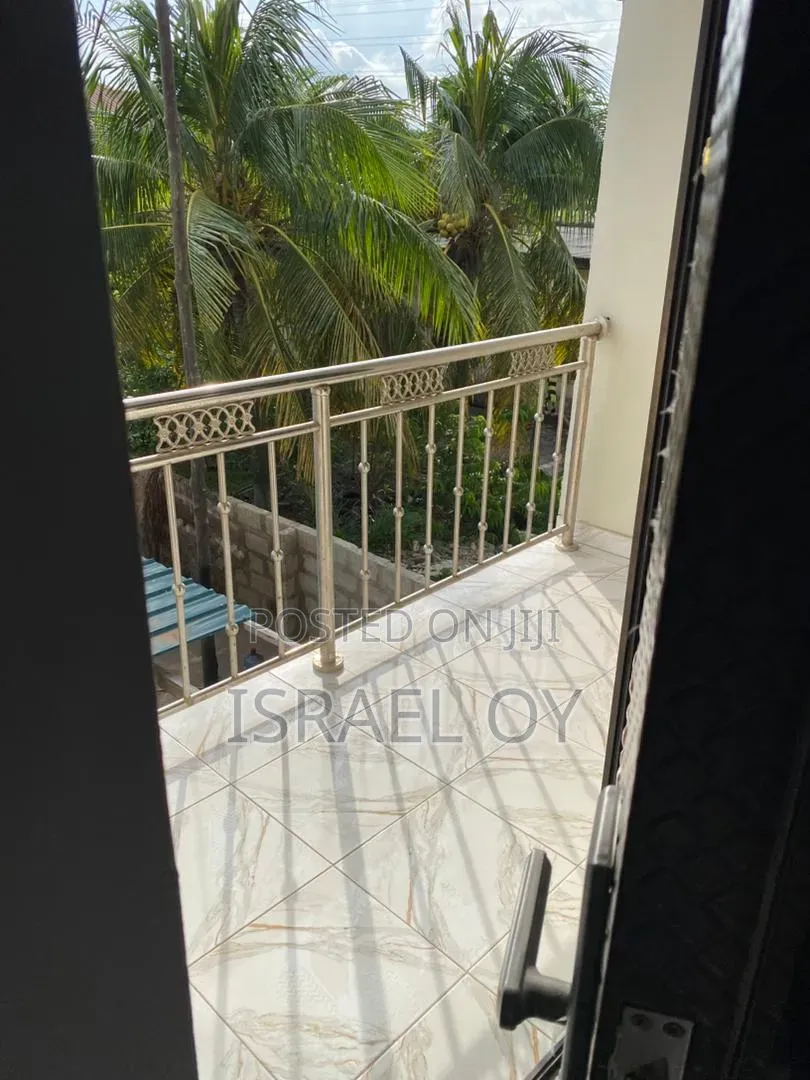 1bdrm Room & Parlour in Official Town for rent