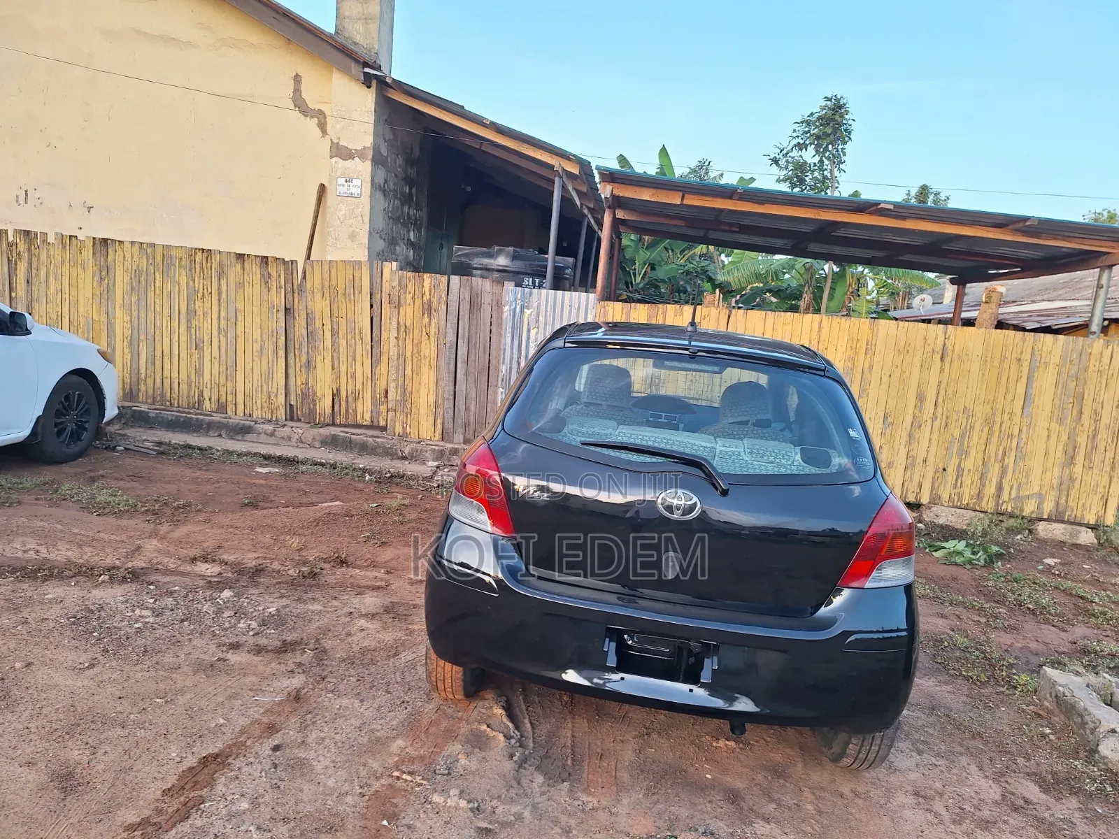 Toyota Vitz 1.3 AWD 5dr 2010 Black