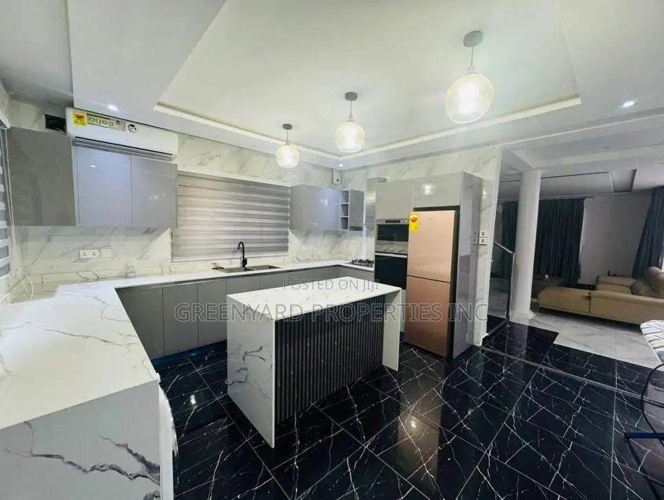 Furnished 4bdrm Townhouse / Terrace in American House, East Legon