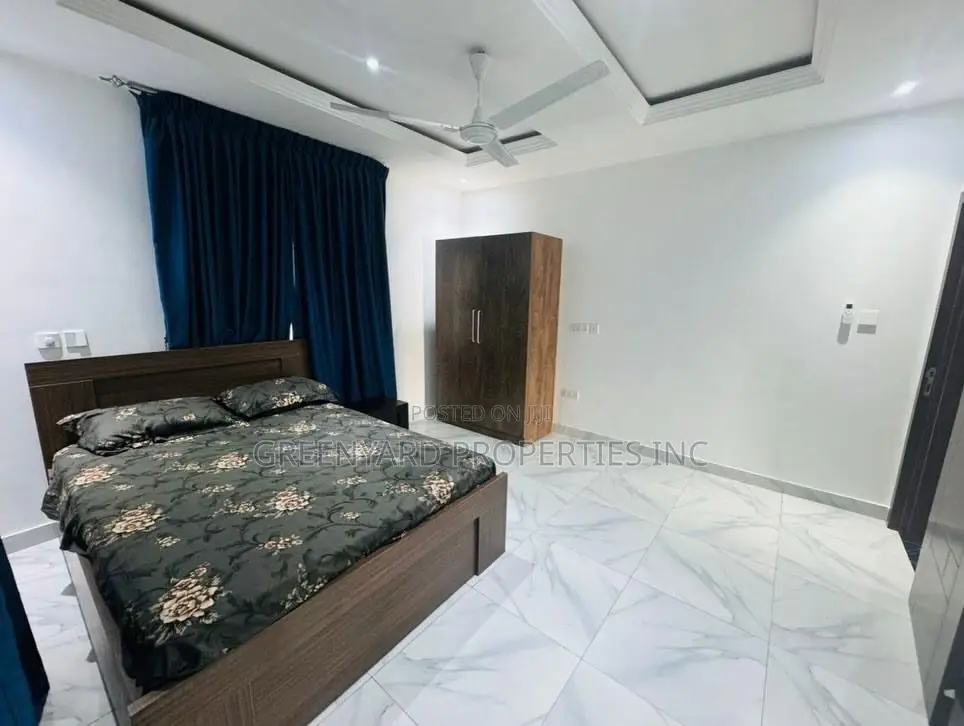Furnished 4bdrm Townhouse / Terrace in American House, East Legon