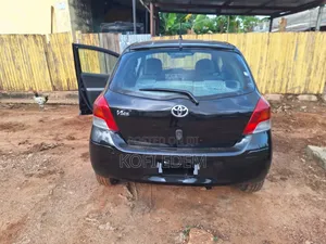 Toyota Vitz 1.3 AWD 5dr 2010 Black