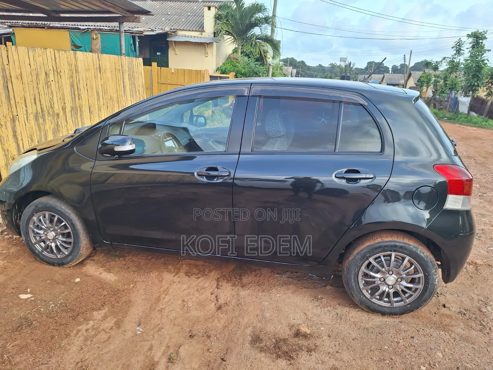 Toyota Vitz 1.3 AWD 5dr 2010 Black