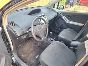 Toyota Vitz 1.3 AWD 5dr 2010 Black