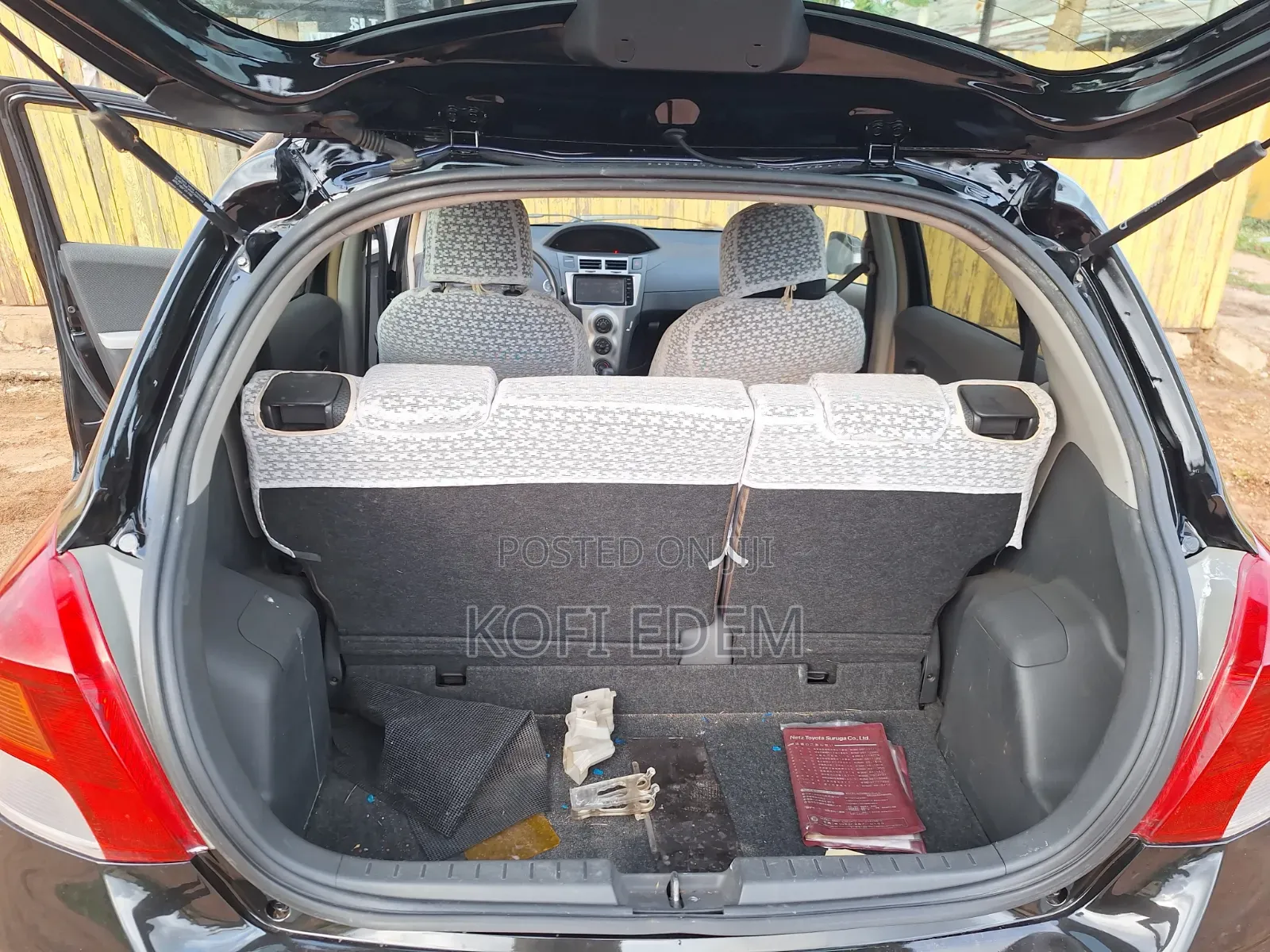 Toyota Vitz 1.3 AWD 5dr 2010 Black