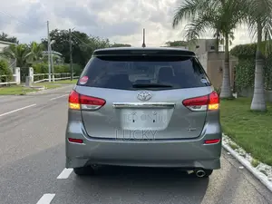 Toyota Wish 2012 Silver