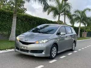 Toyota Wish 2012 Silver