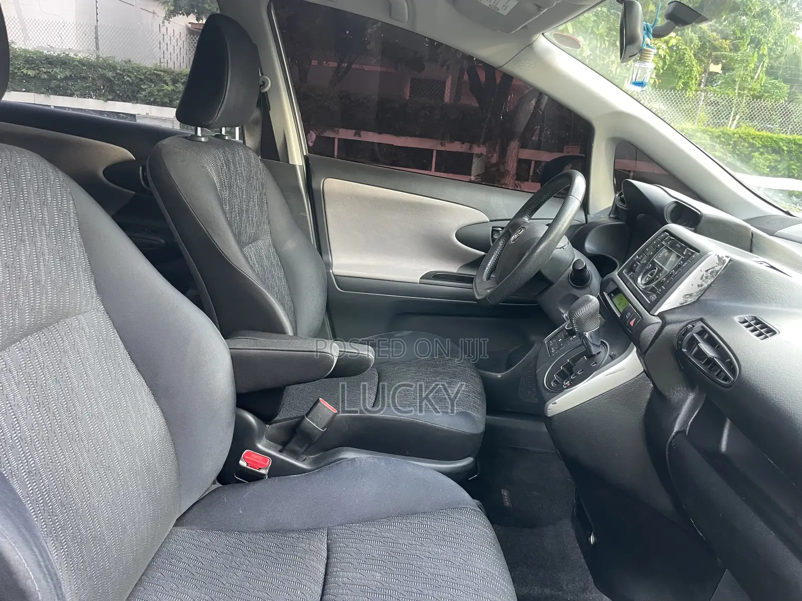Toyota Wish 2012 Silver