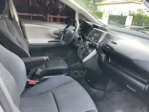 Toyota Wish 2012 Silver