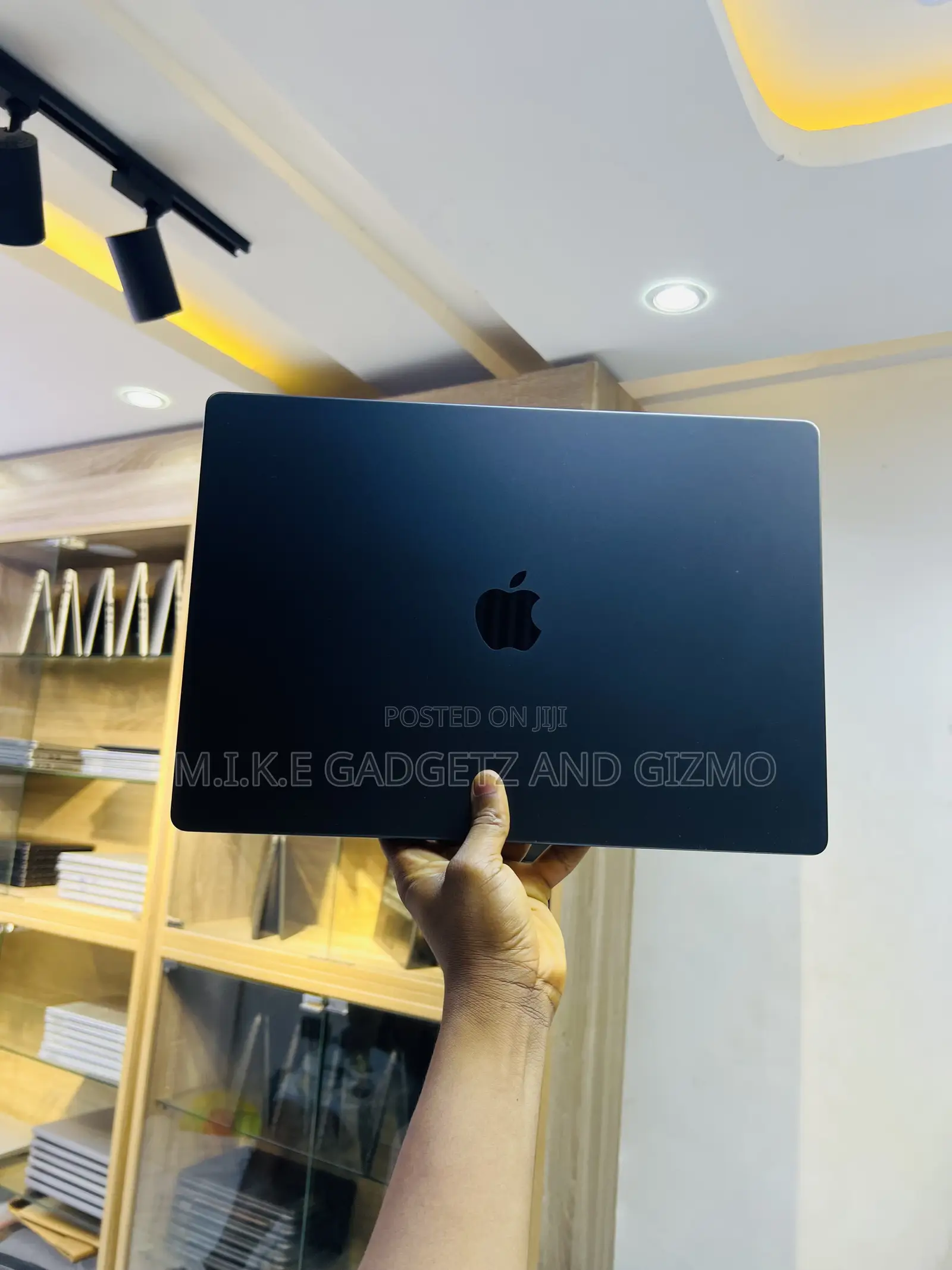 Laptop Apple MacBook Pro 2024 M3 Max 36GB Apple M3 Max SSD 1T