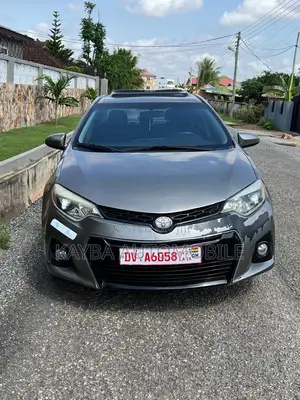 Toyota Corolla 2015 Gold
