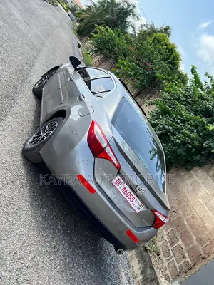 Toyota Corolla 2015 Gold