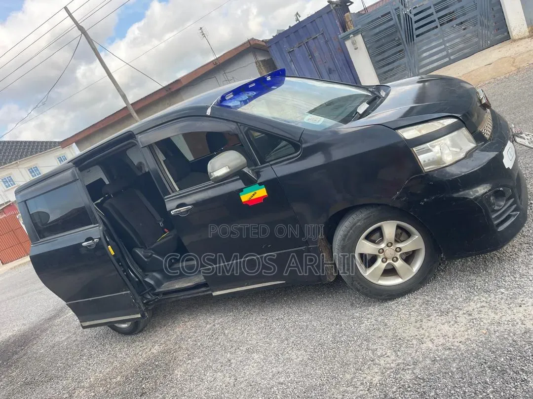 Toyota Voxy 2013 Black