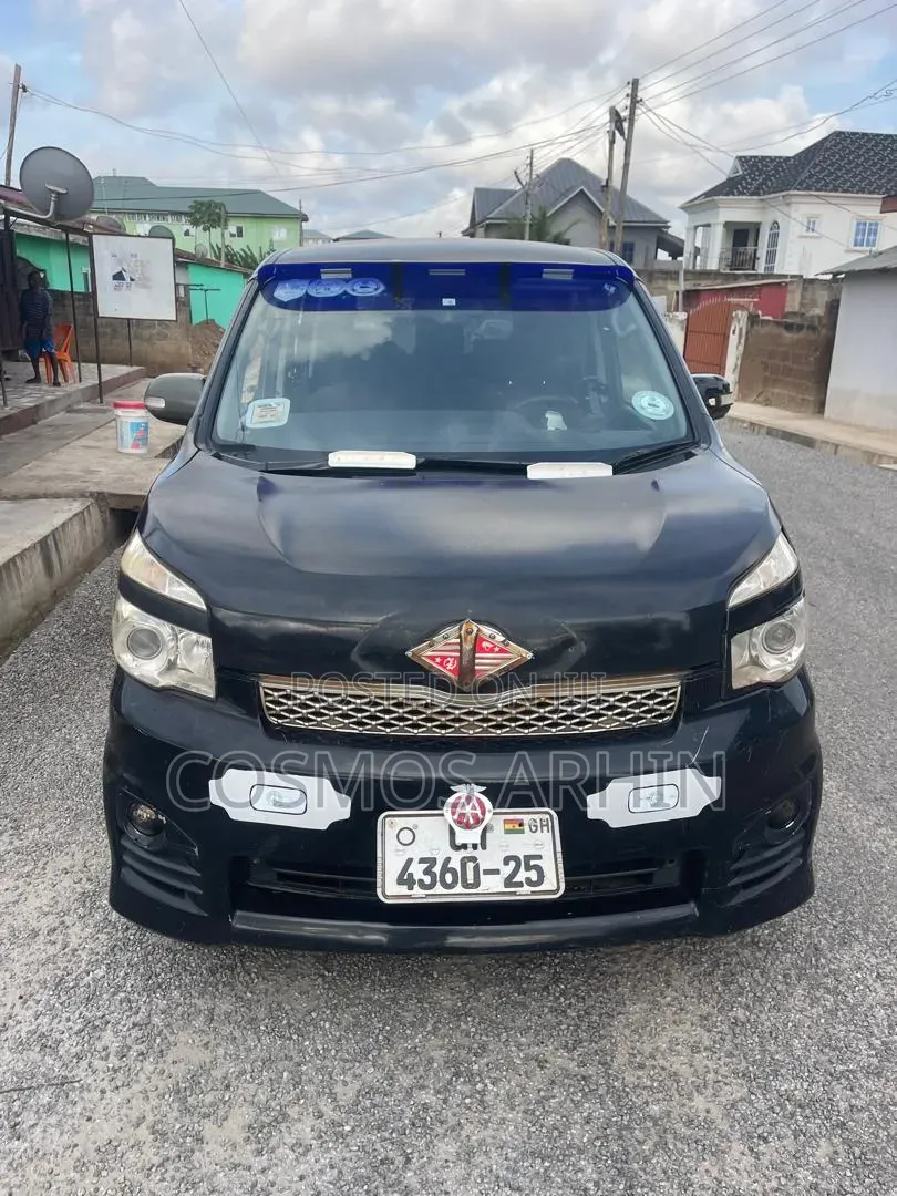 Toyota Voxy 2013 Black