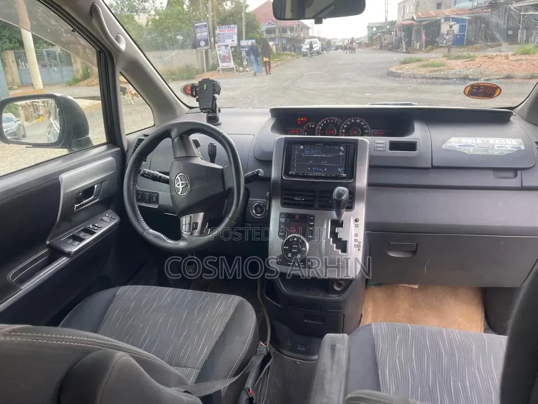 Toyota Voxy 2013 Black