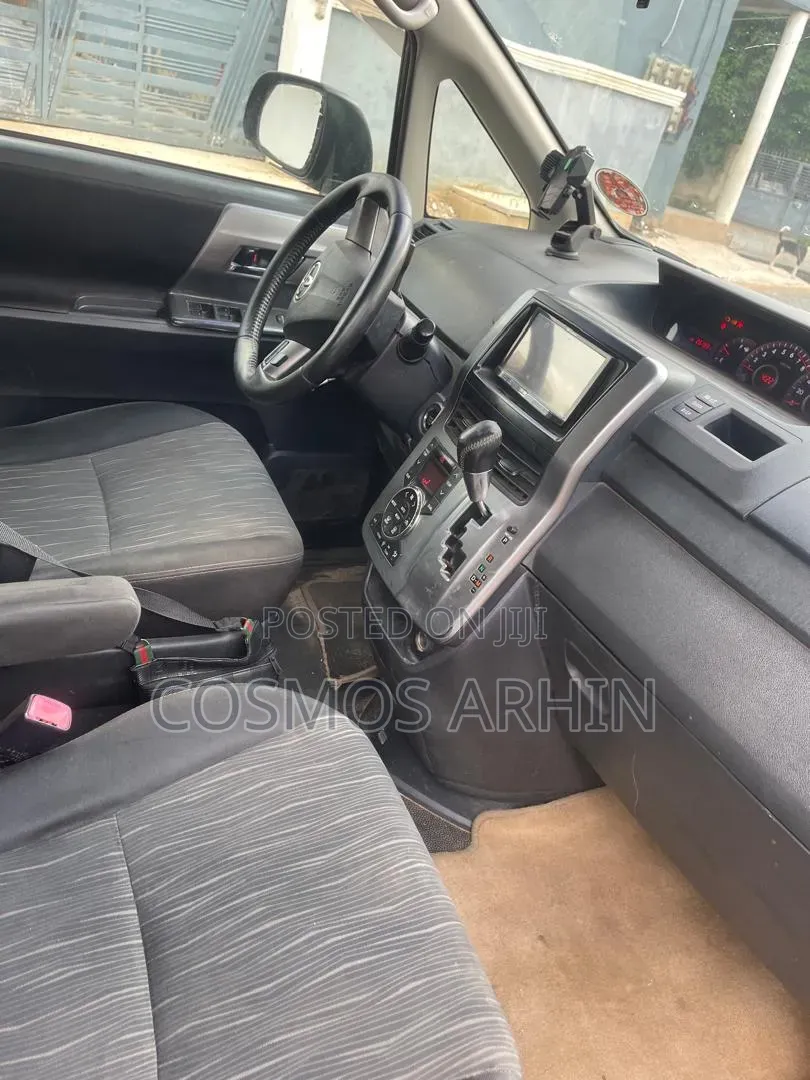 Toyota Voxy 2013 Black