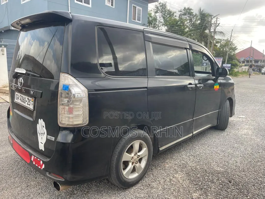 Toyota Voxy 2013 Black