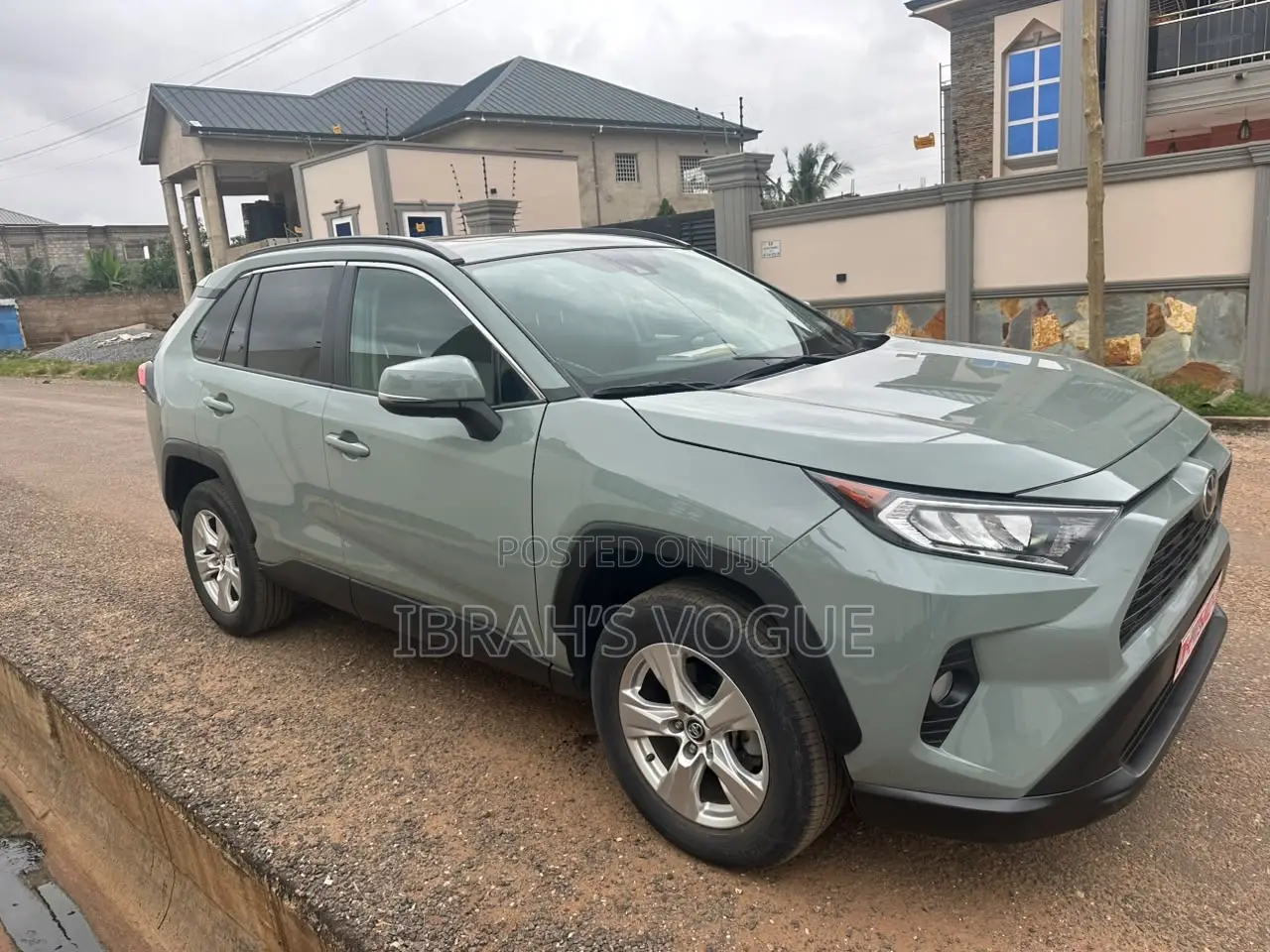 Toyota RAV4 XLE AWD 2020 Gray