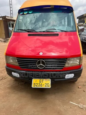 Mercedes-Benz Sprinter 1999 Yellow