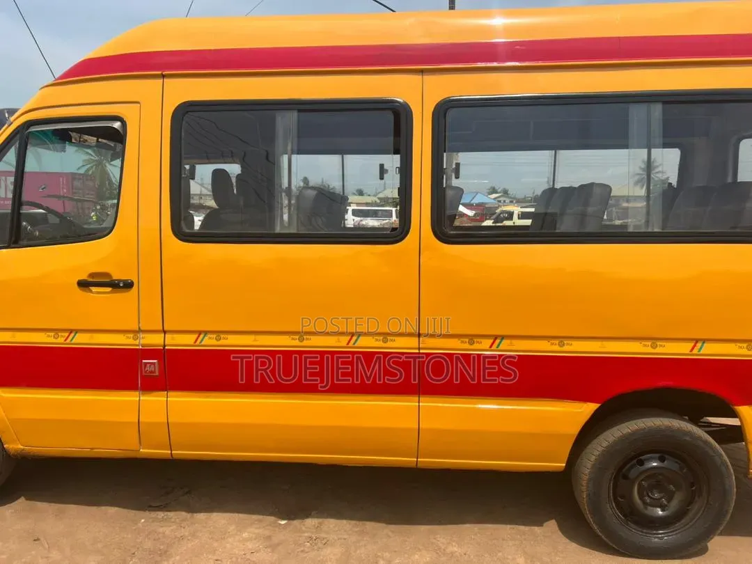 Mercedes-Benz Sprinter 1999 Yellow