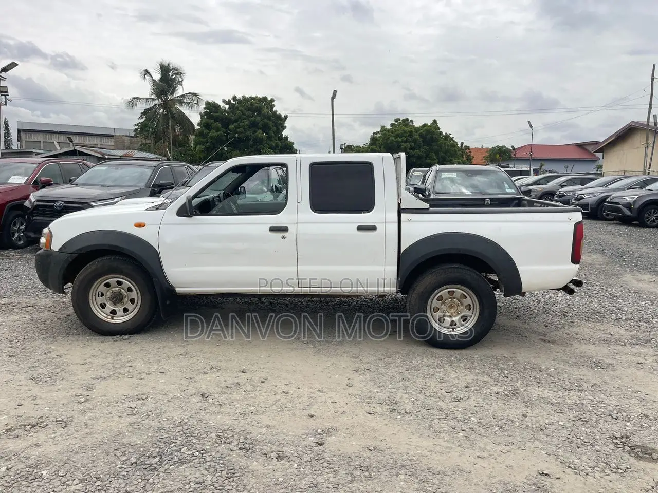 Nissan Hardbody 2014 White