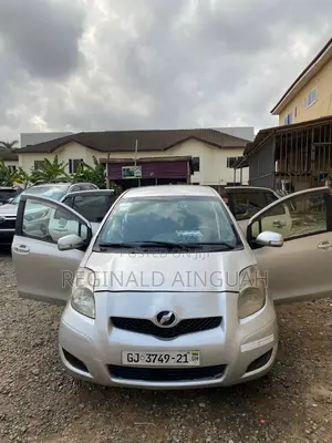 Toyota Vitz 1.3 AWD 5dr 2010 Silver